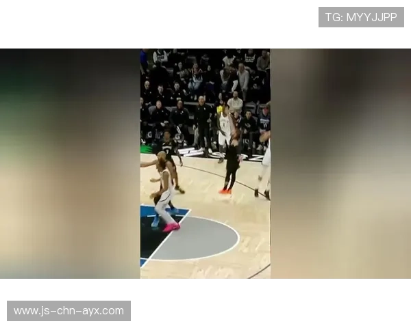 尼克斯迪文琴佐外线跳投，命中关键三分：一次训练到赛场的品牌叙事