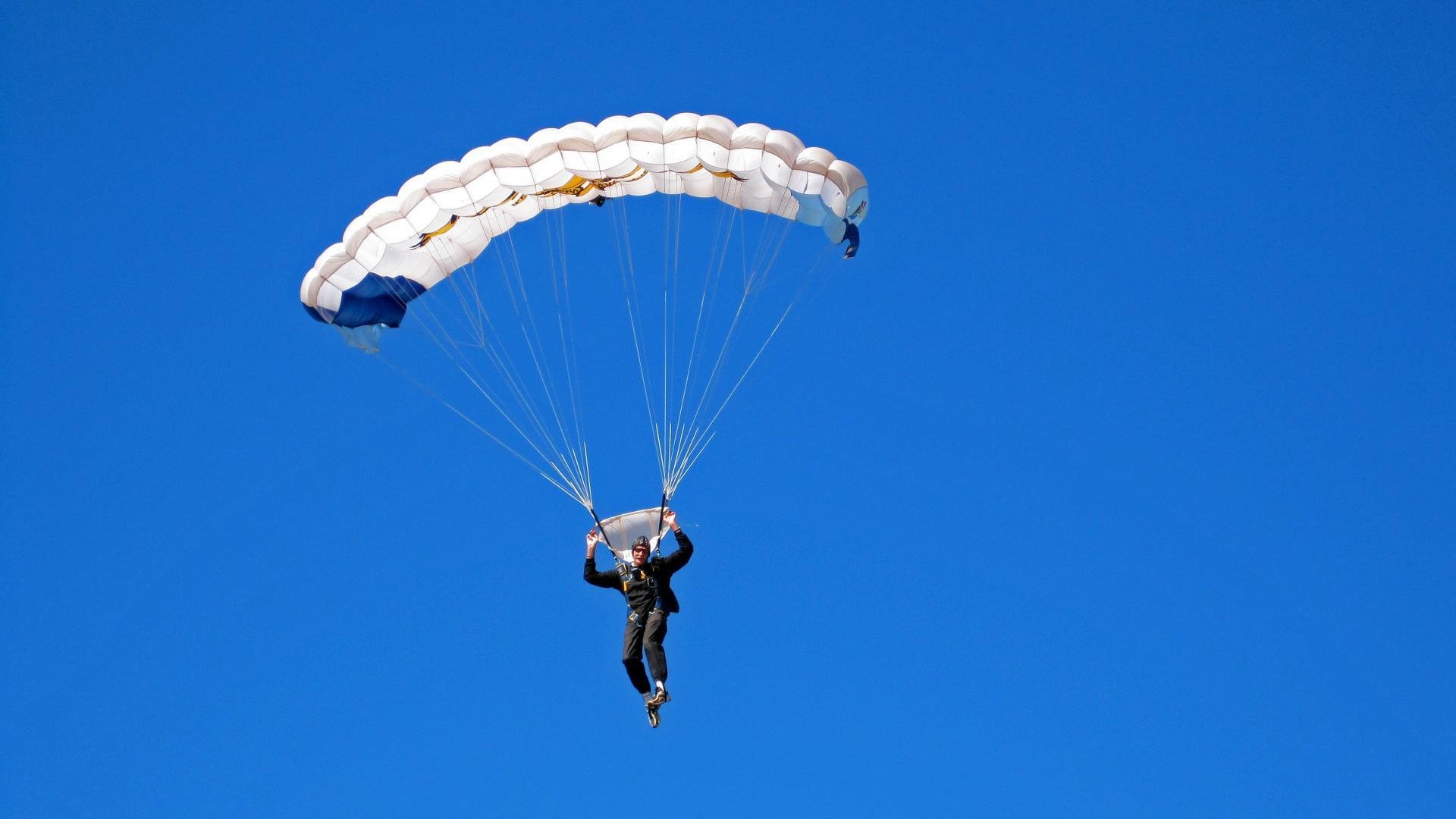 保罗乔治训练片段刷爆社交平台,保罗乔治训练集锦