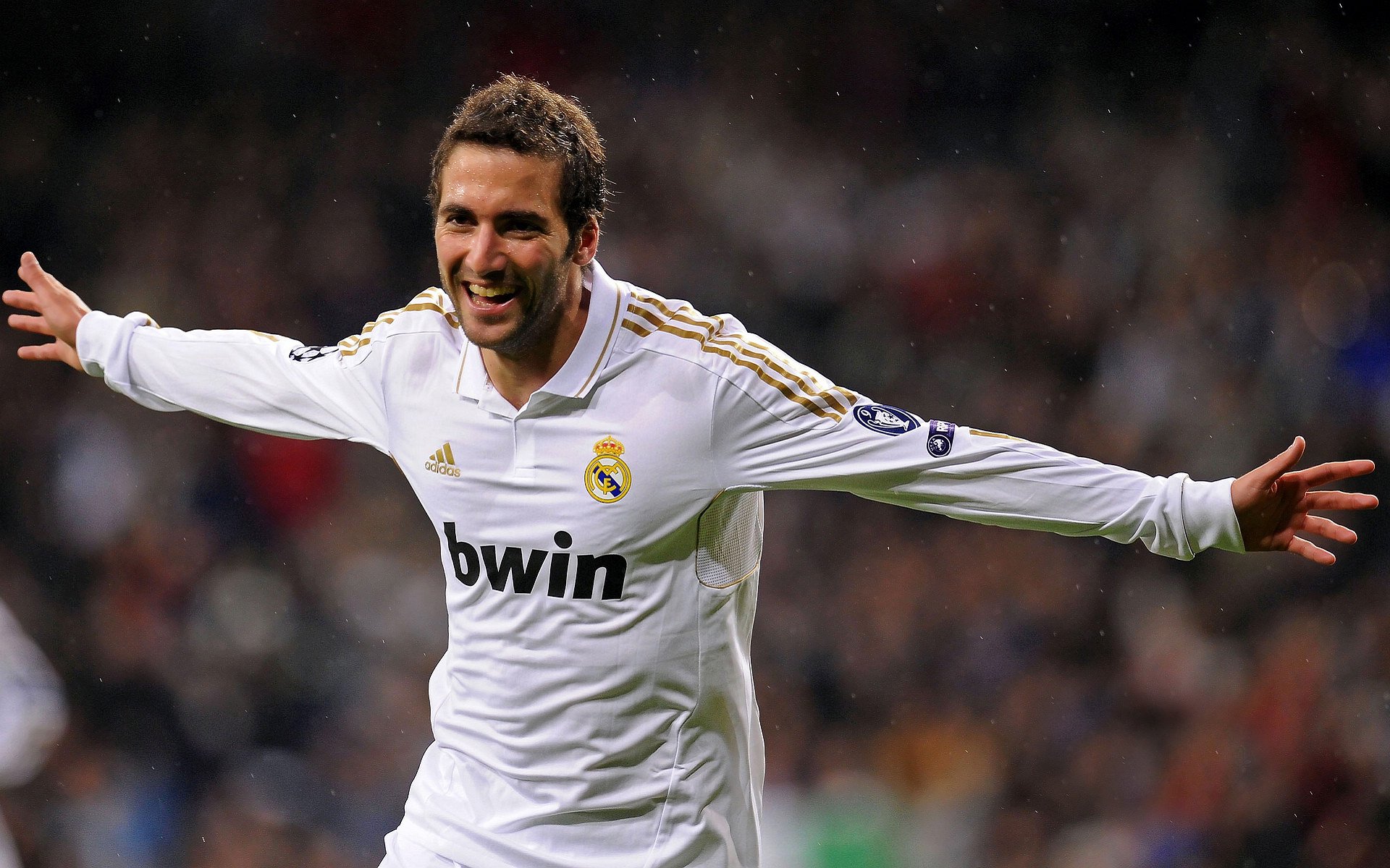 爱游戏官网充值-塞尔·拉恩：全黑队的“极速破坏者”，突破后的传球总能撕开对方防线