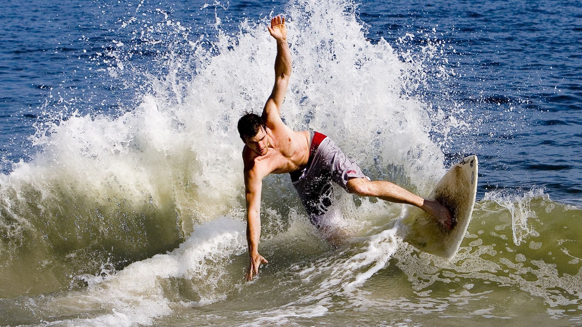 德克斯用坚韧精神征服赛场挑战,德克斯特怎么过